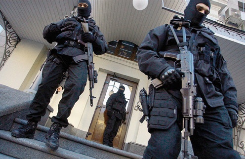 Dac nhiem Ukraina bat tuan lenh tan cong Crimea hinh anh