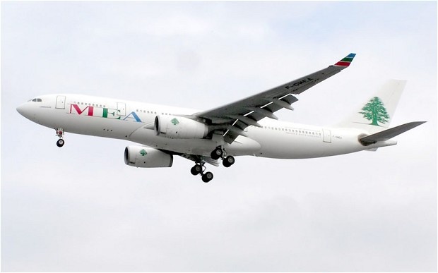 May bay khong the ha canh vi con trai bo truong lo chuyen hinh anh