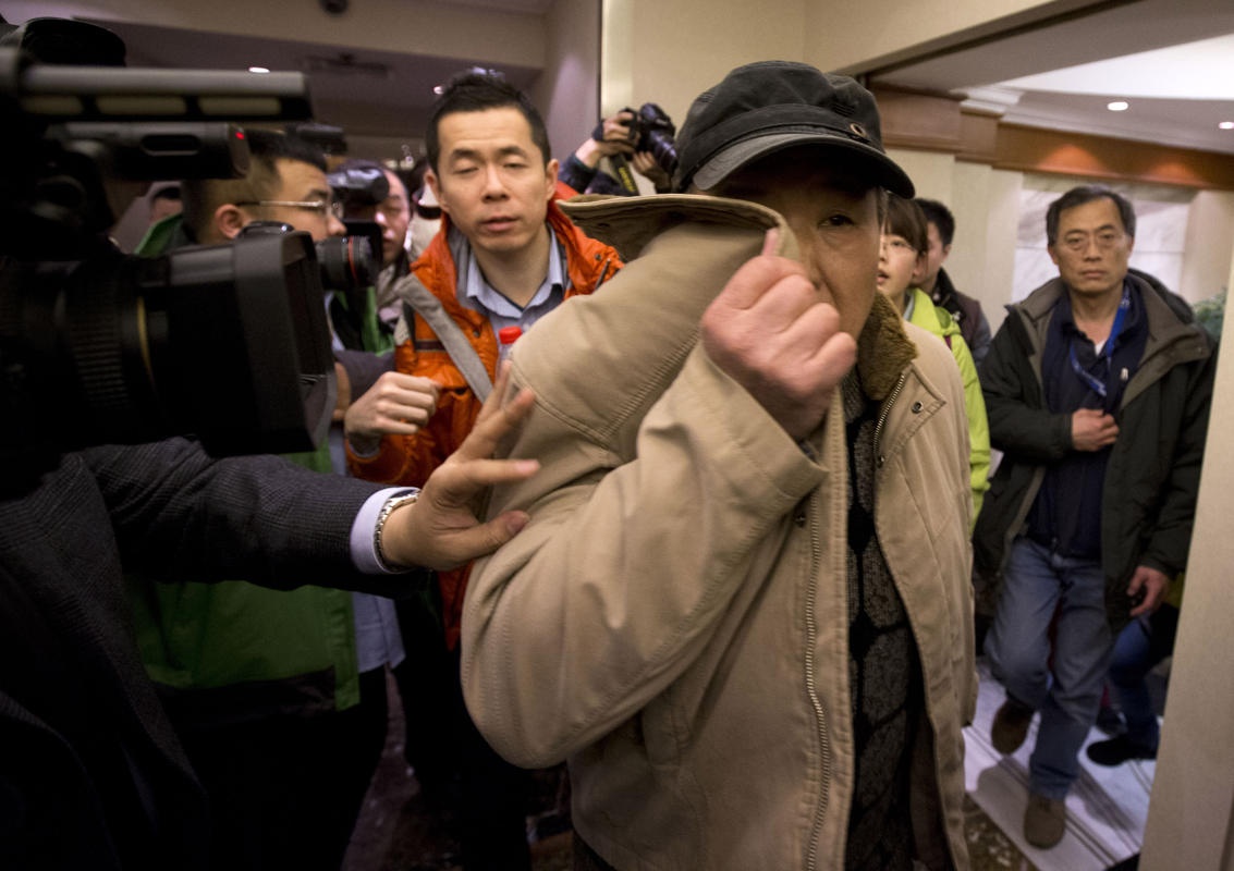 Co the may bay Malaysia no tung giua troi hinh anh