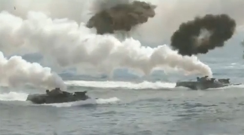 Xe loi nuoc Han Quoc tap tran chien dao cung quan doi My hinh anh