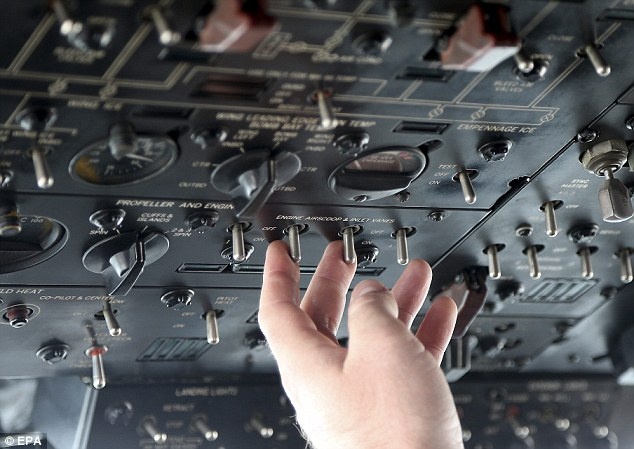 Vi sao phi cong tat radar dinh vi cua may bay? hinh anh