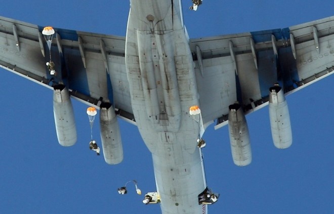 Linh Nga nhay du xuong tang bang troi tren Bac Cuc hinh anh