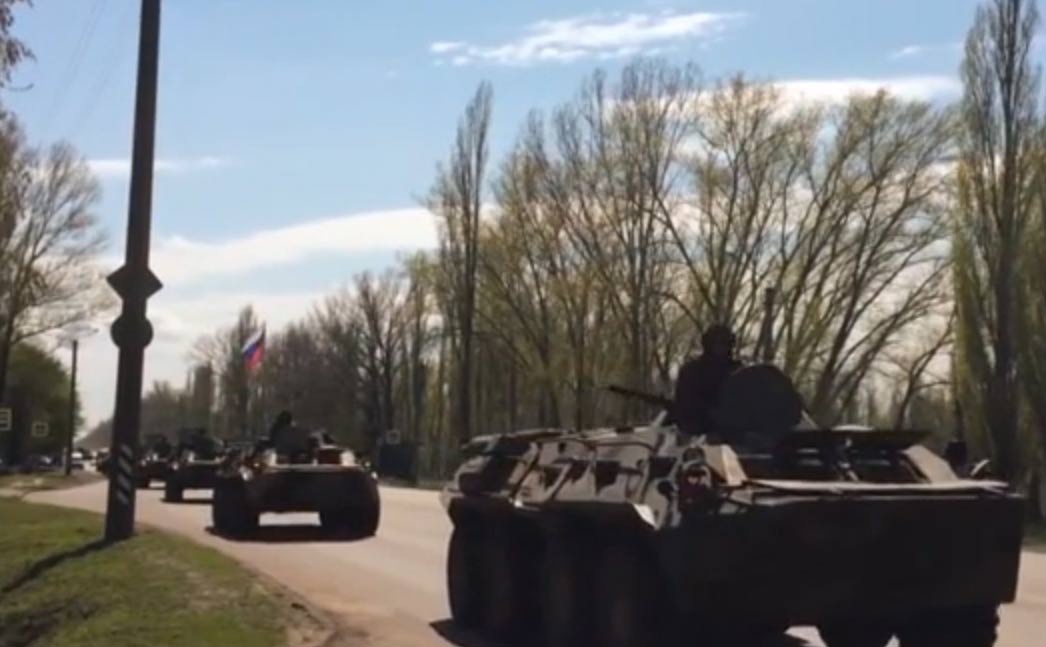 Xe tang Nga xuat hien gan bien gioi Ukraina hinh anh