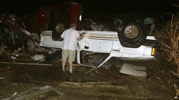 Loc xoay quat nga cay coi, cuop 17 sinh mang o My hinh anh