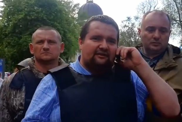 Ke no sung tuyen bo minh khong mang vu khi hinh anh