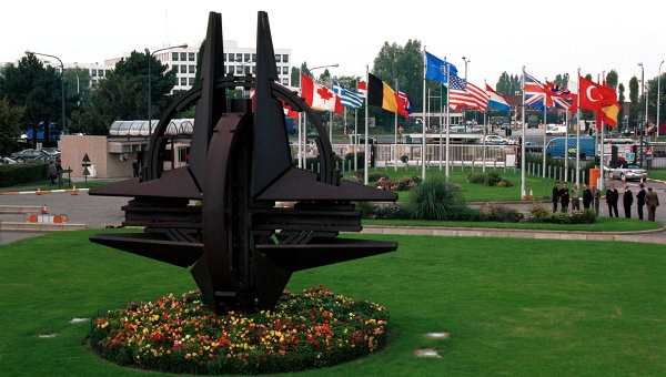 ‘NATO loi dung khung hoang Ukraina de chong lai Nga’ hinh anh