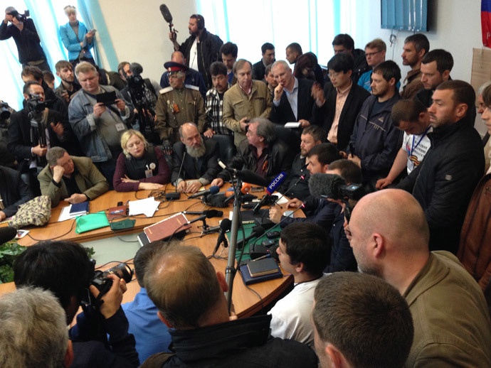 Hai vung o Ukraina quyet trung cau dan y hinh anh