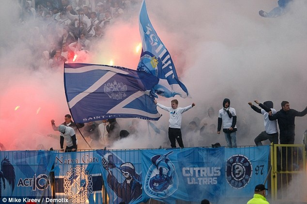 CDV Zenit tran xuong san tan cong cau thu doi phuong hinh anh