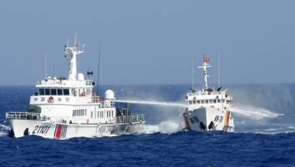 Nhung kieu khieu khich cua tau Trung Quoc hinh anh