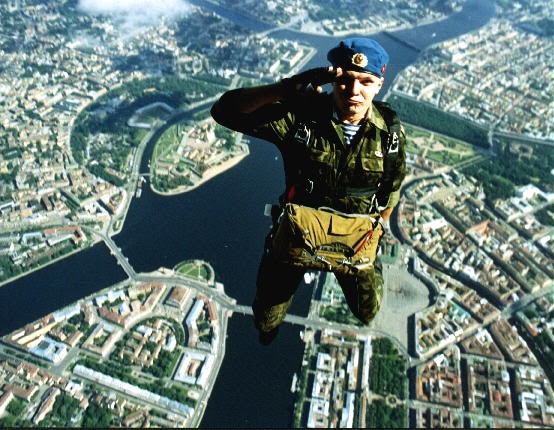 Linh du Nga - Trung trao doi ky nang tac chien o Bac Kinh hinh anh