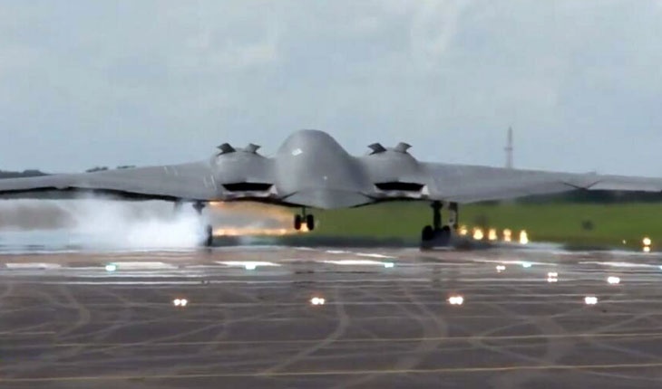 May bay nem bom tang hinh My hien dien o chau Au hinh anh