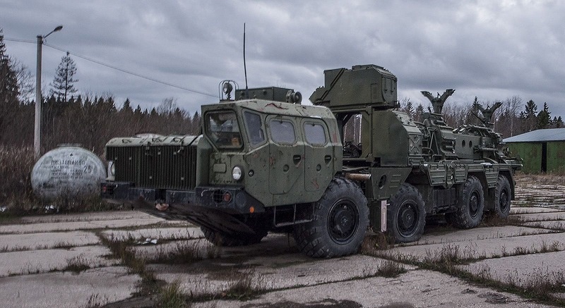 Nghia dia xe tai cho ten lua trong rung hinh anh