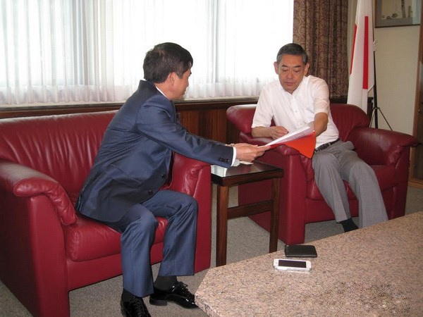 Dai su Viet Nam o Tho Nhi Ky trao tai lieu ve vu gian khoan hinh anh