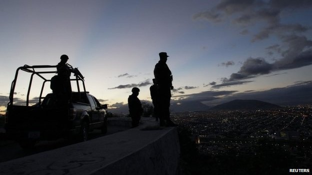 Dau sung o Mexico, 22 nguoi bi ban chet hinh anh