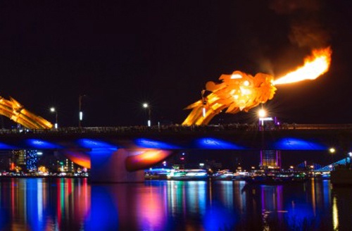 Bao My ca ngoi ‘rong phun lua’ o Da Nang hinh anh