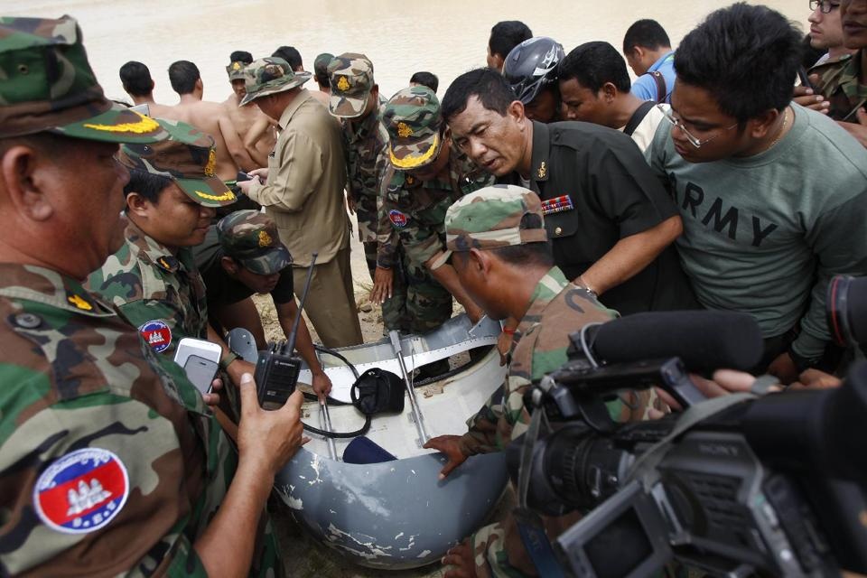 Hai tuong Campuchia tu nan trong vu truc thang roi hinh anh