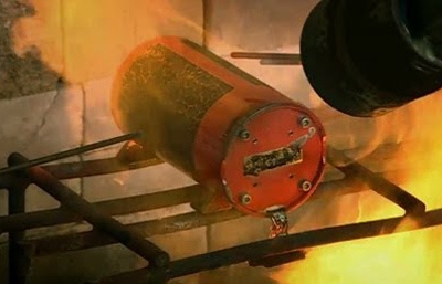 Che tao va thu nghiem hop den may bay hinh anh