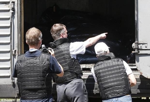 Tau cho thi the nan nhan vu MH17 toi Kharkov hinh anh