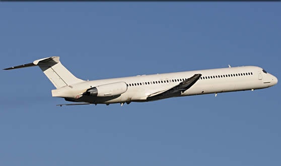 MD-83 cat va ha canh o Tay Ban Nha hinh anh