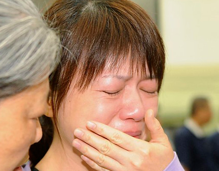 Nguoi nha nan nhan khoc ngat sau tai nan ATR 72 hinh anh