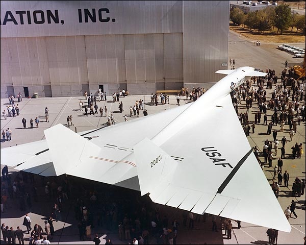 May bay nem bom Aviation XB-70 Valkyrie hinh anh