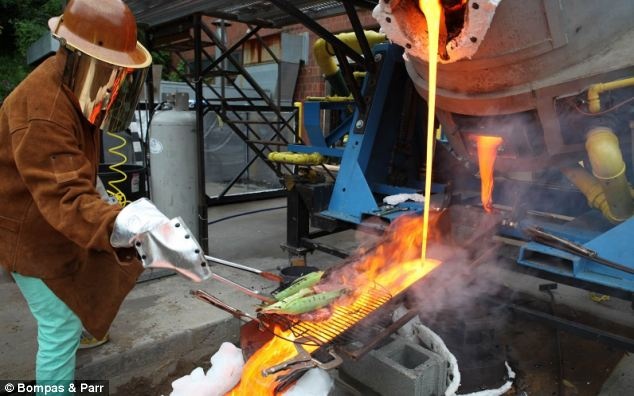 Nuong thit nho suc nong cua dung nham nhan tao hinh anh