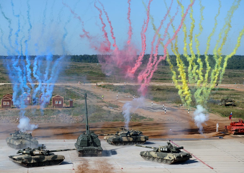 Xe tang chen nhau dua tai o Nga hinh anh