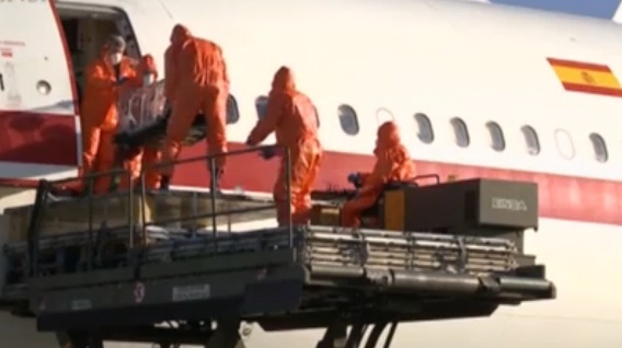 Dich Ebola chet nguoi lan toi chau Au hinh anh