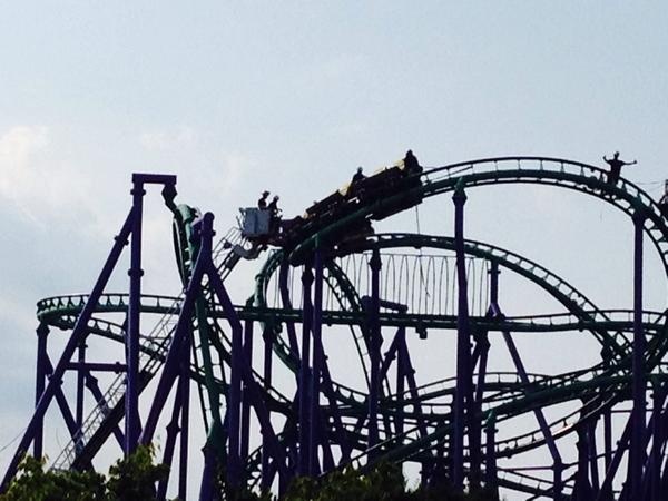 ‘Rong thep’ mac ket, hang chuc nguoi lo lung giua troi hinh anh