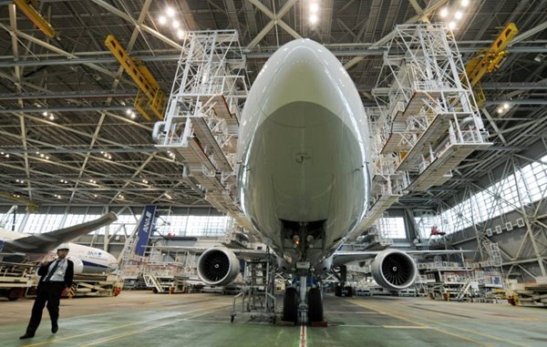 Một chiếc Boeing 777-300ER của ANA ở sân bay quốc tế Narita vào tháng 8/2010. Ảnh: Japantimes