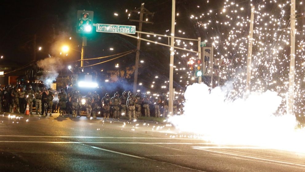 Bao loan keo dai o My sau vu nam thanh nien da mau bi giet hinh anh