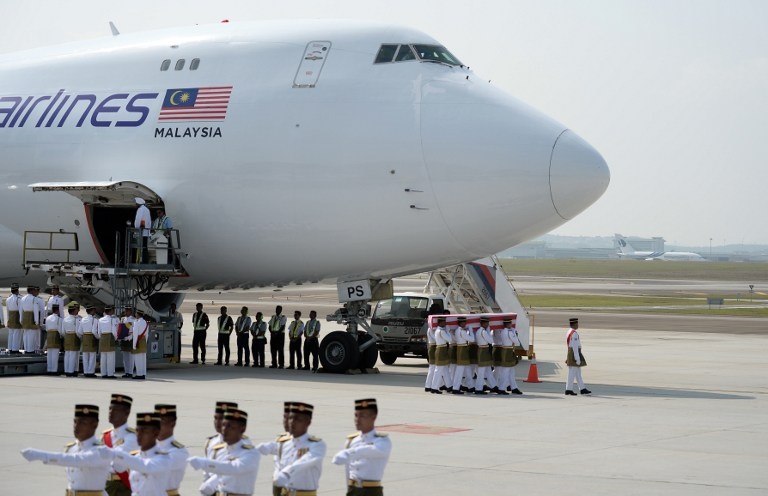 Nhung nan nhan MH17 dau tien ve toi Malaysia hinh anh