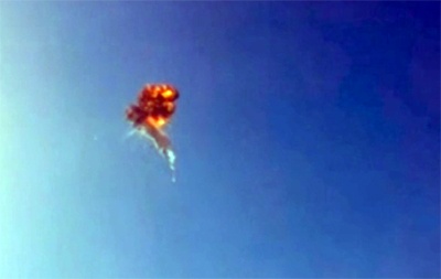 Khoanh khac ten lua no tung sau khi roi be phong hinh anh