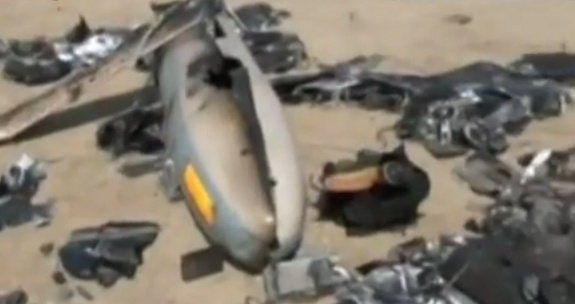 Iran khoe xac may bay do tham Isreal vua bi ban ha hinh anh