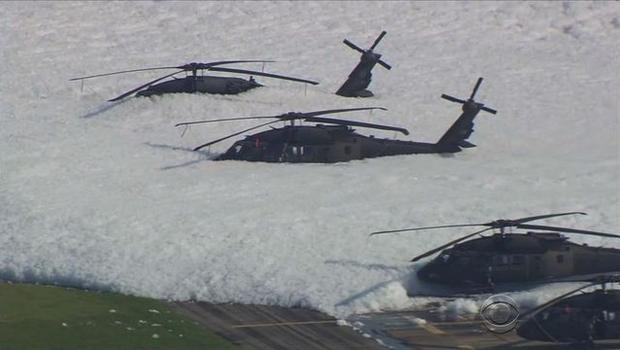 Truc thang 'Dieu hau Den' cua My ngap trong bien bot hinh anh