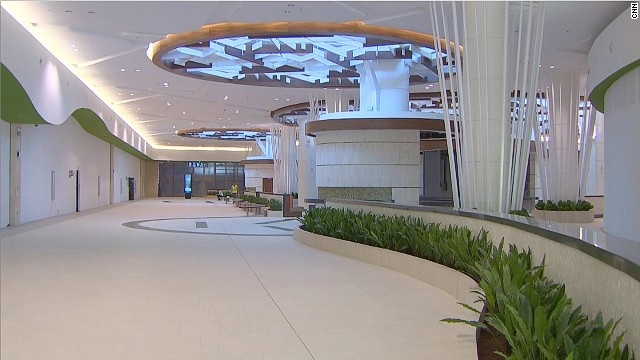 Sieu trung tam thuong mai khong bong nguoi hinh anh