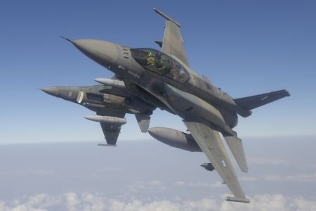 Hai chien dau co My dau dau, mot phi cong mat tich hinh anh