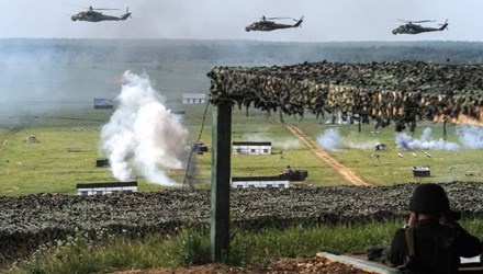 10 van binh si Nga ram ro tap tran quy mo lon hinh anh