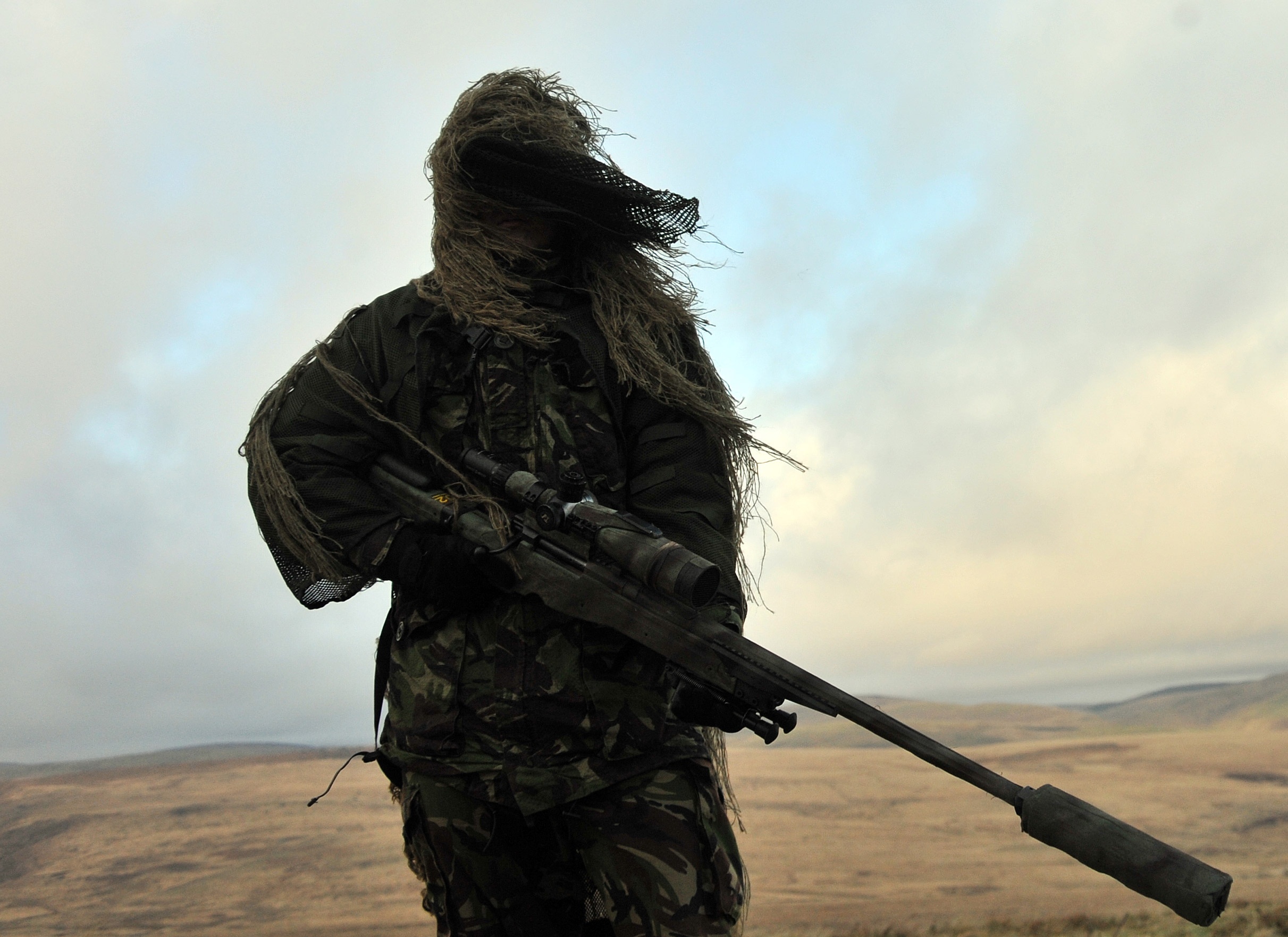 Cuu linh ban tia mang dao dot nhap Nha Trang hinh anh