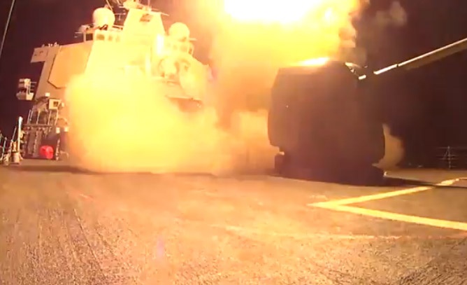 Ten lua hanh trinh Tomahawk phong tu tau USS Arleigh Burke hinh anh