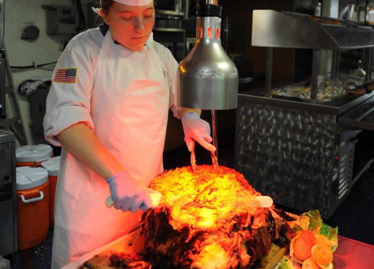 Chuyen bep nuc tren tau san bay My hinh anh