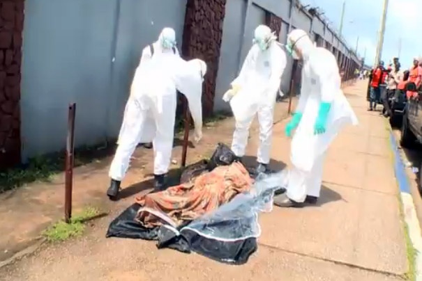 Nan nhan Ebola phai chet de duoc quan tam hinh anh