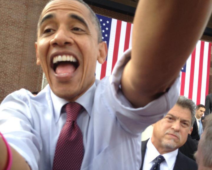 10 khoanh khac hon nhien cua Tong thong Obama hinh anh