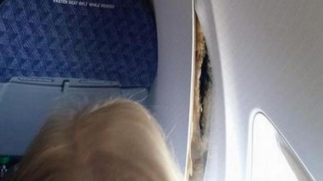 Than may bay Boeing 757 nut giua khong trung hinh anh