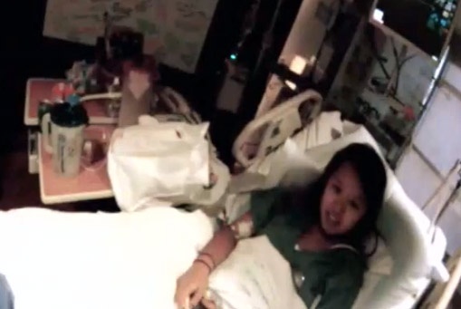 Cong bo video nu y ta goc Viet nhiem Ebola tren giuong benh hinh anh