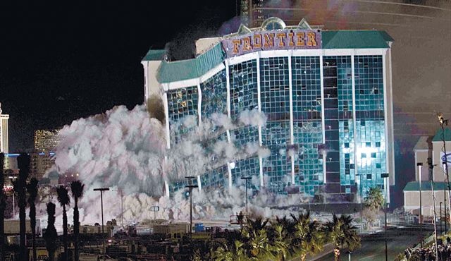 Song bai New Frontier do sap sau man phao hoa hinh anh