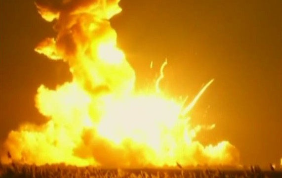 Phi thuyen NASA no tung ngay sau khi roi be phong hinh anh