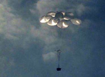 Xe boc thep nhay du hinh anh