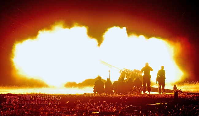 Vu khi Trung Quoc 'khac lua' trong tap tran dem hinh anh