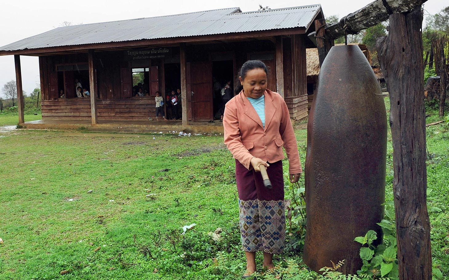 Phat hien kho co vat o Lao khi do min tu thoi chien hinh anh